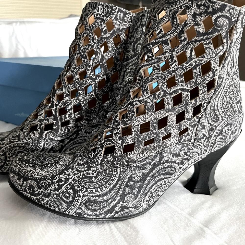 Fluevog baroque boots, never worn